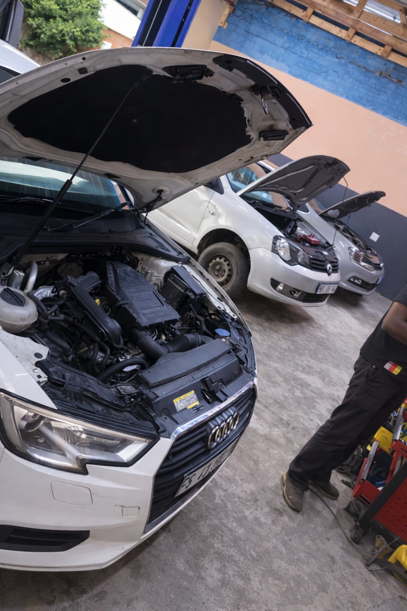 Vehicle diagnostics and servicing